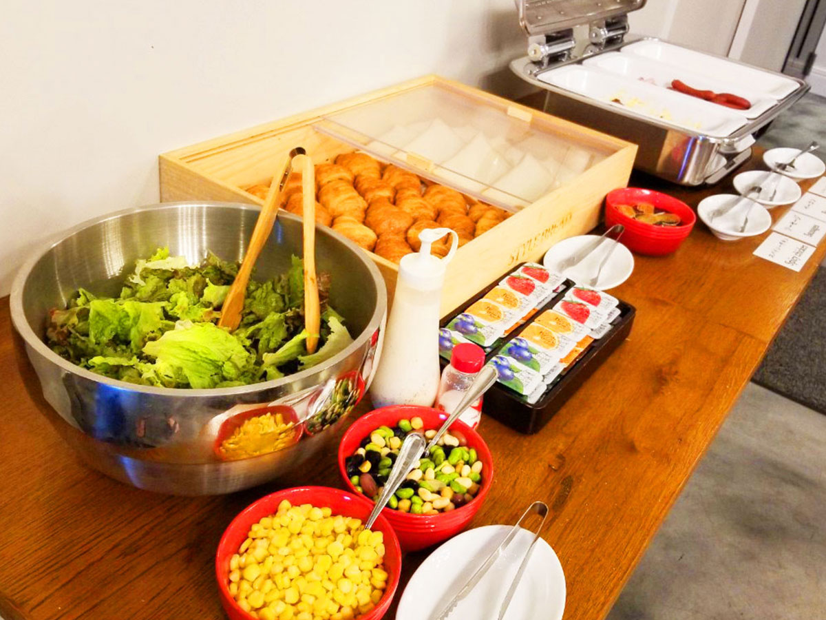 Free light breakfast ♪ / 7:00-11:00 / Take-out to your room OK!