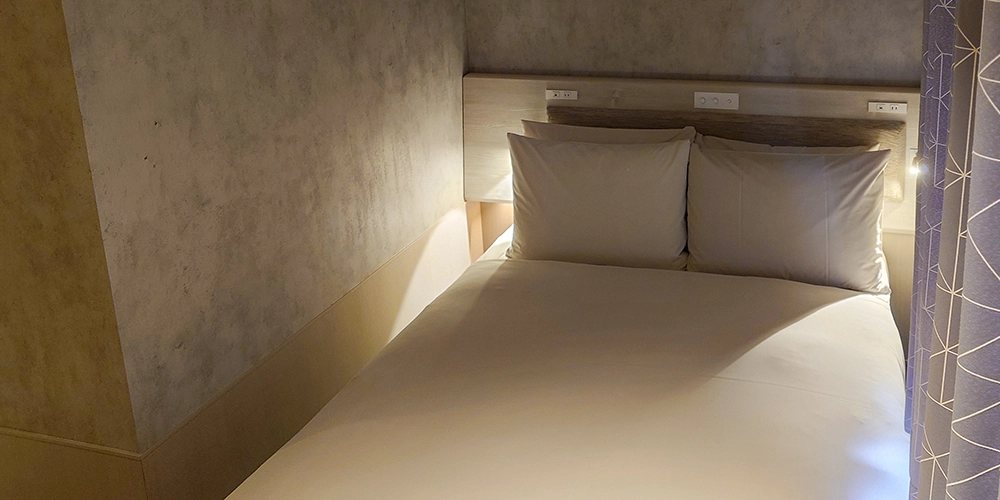 Service Double (Shower Only, Non-Smoking)