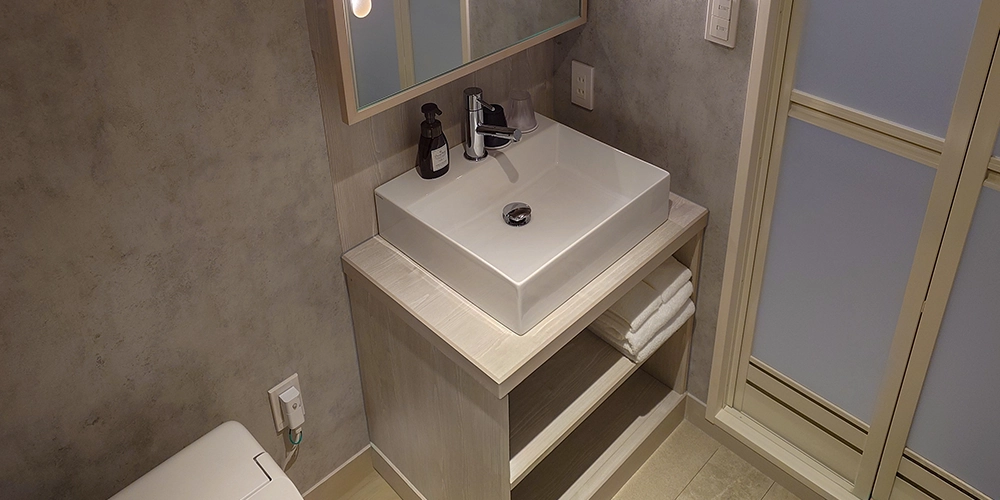 Service Double (Shower Only, Non-Smoking)