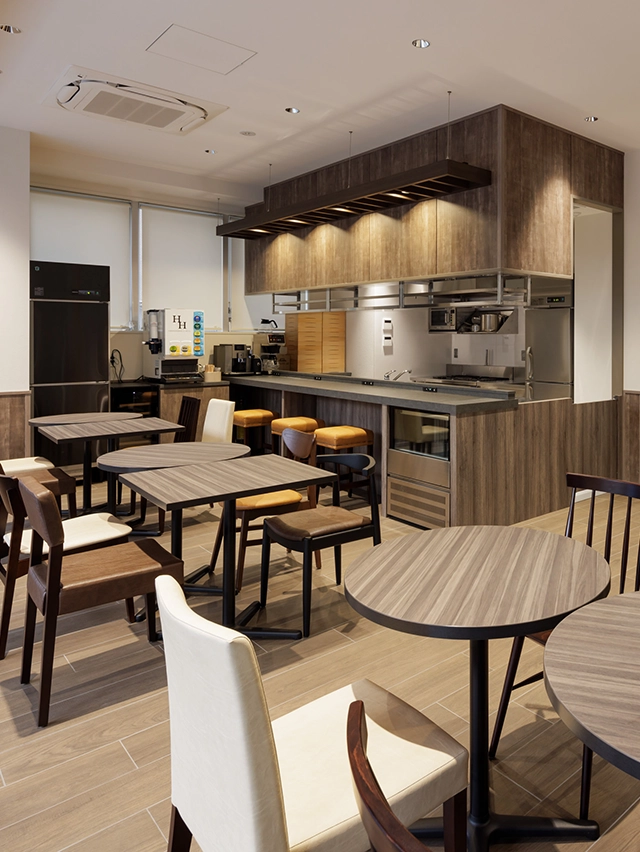 Cafe & Bar