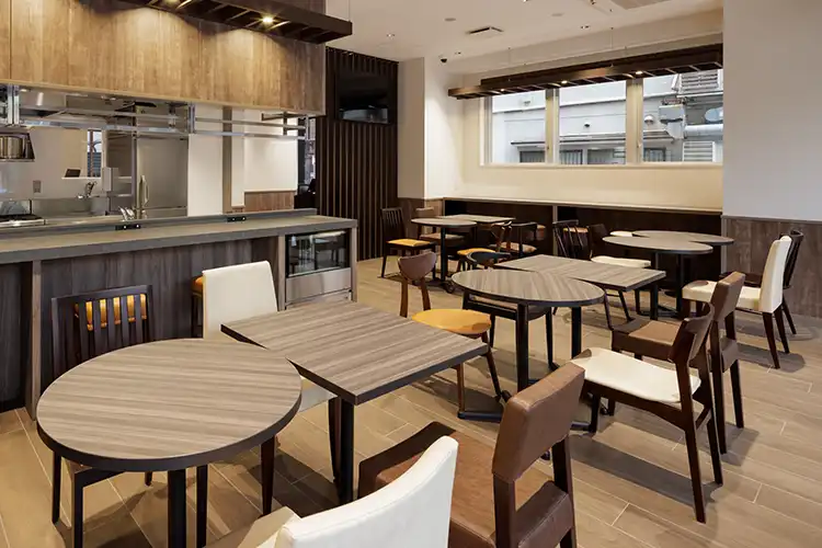 Cafe & Bar