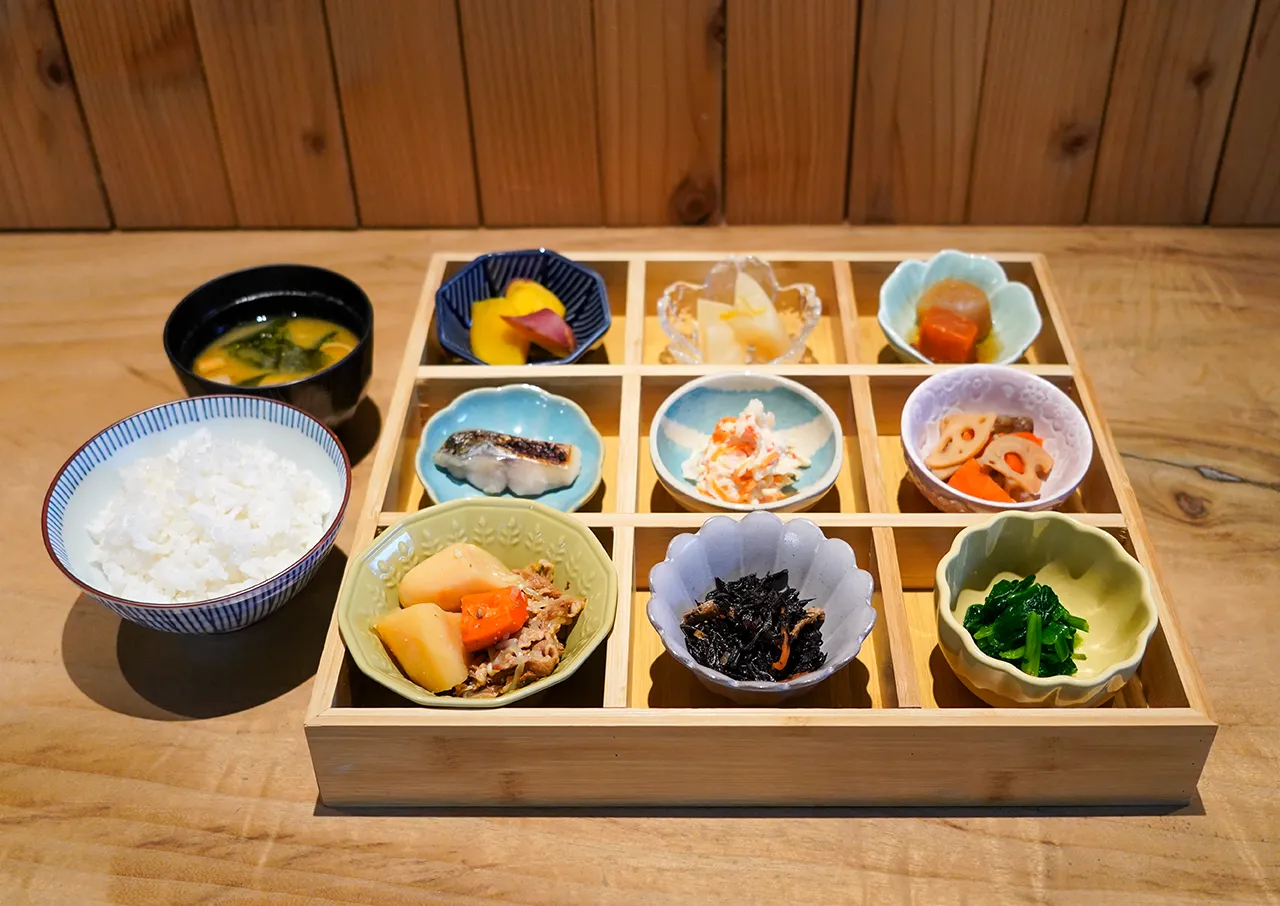 Breakfast / Japanese set meal with small side dishes