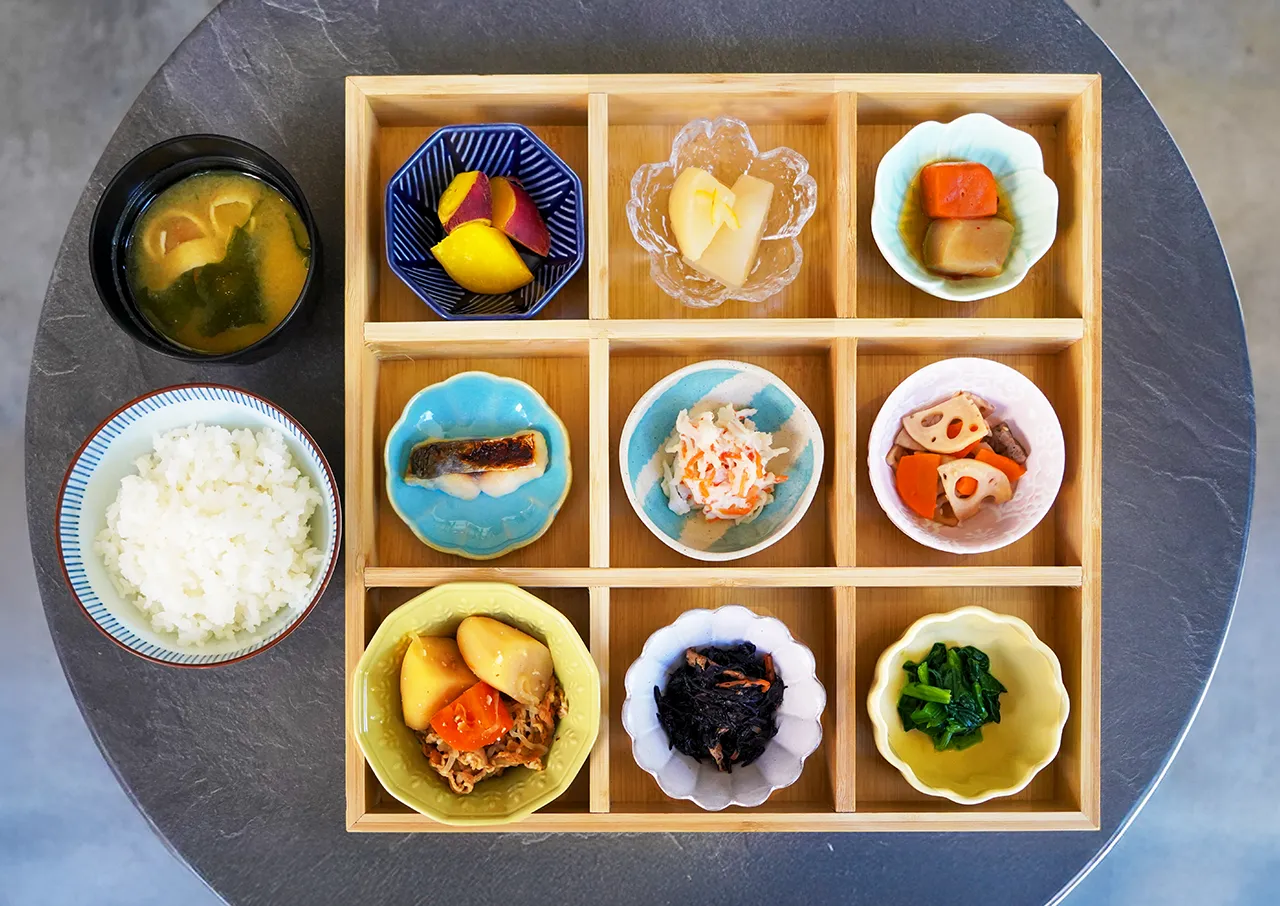 Breakfast / Japanese set meal with small side dishes