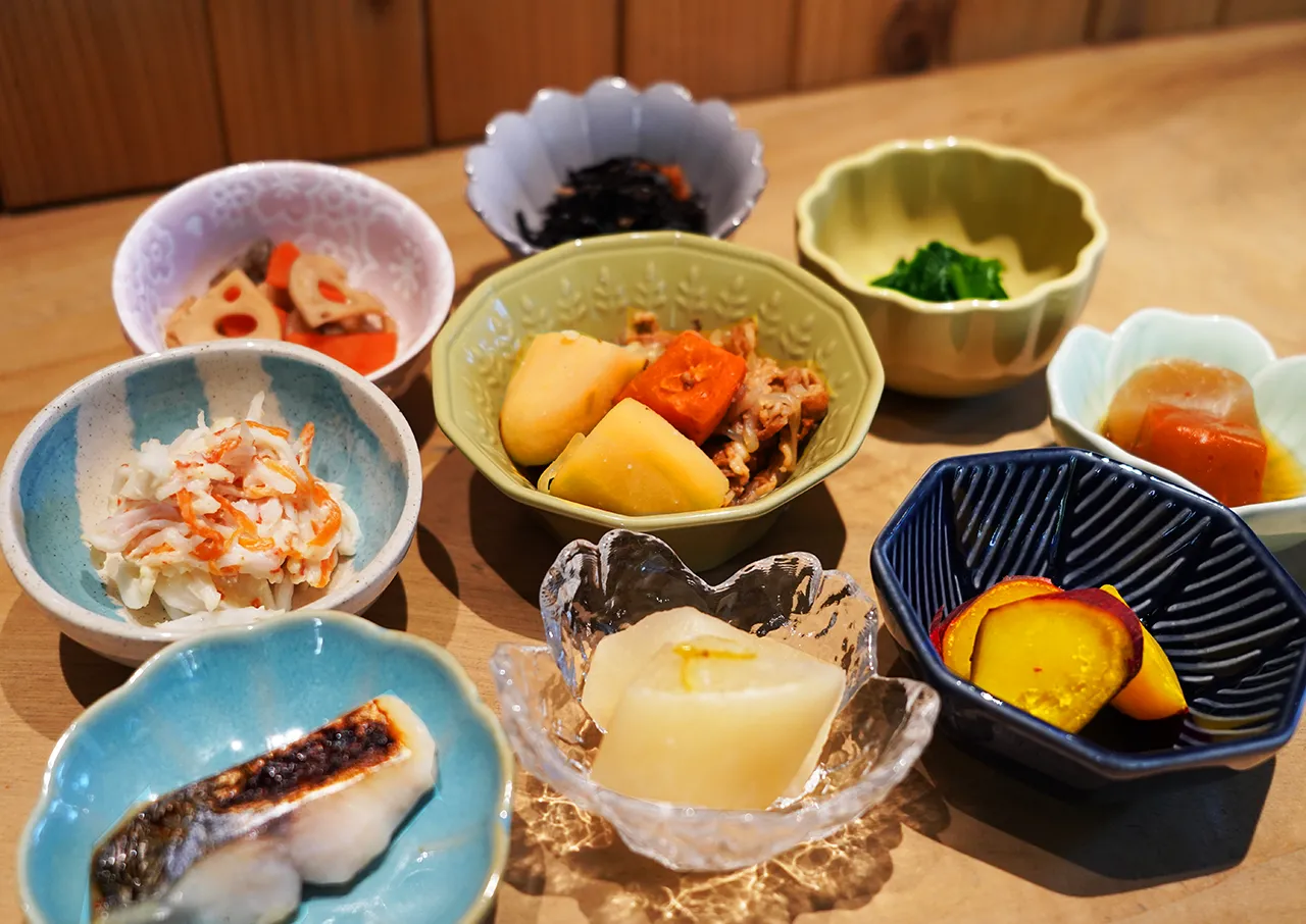 Breakfast / Japanese set meal with small side dishes