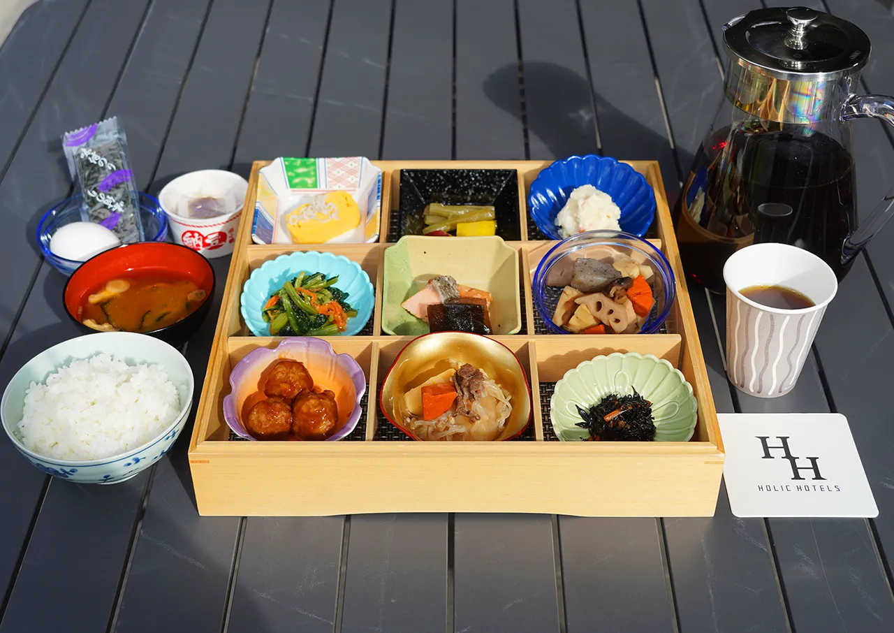 Breakfast / Japanese set meal with small side dishes
