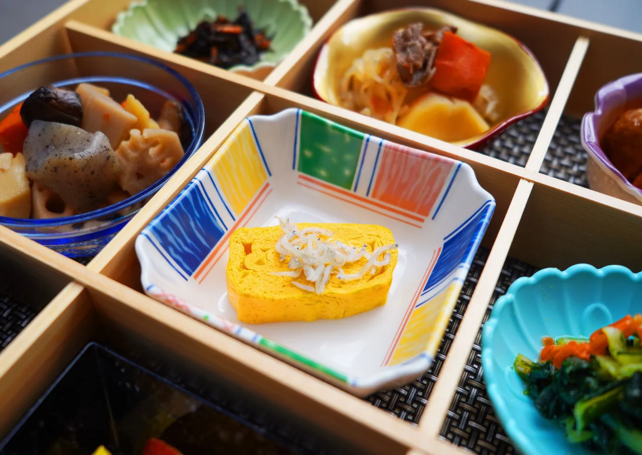 Breakfast / Japanese set meal with small side dishes
