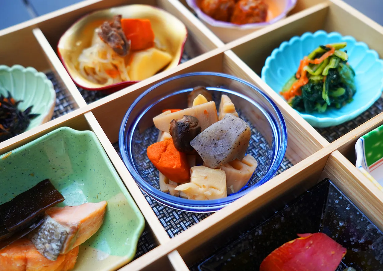 Breakfast / Japanese set meal with small side dishes