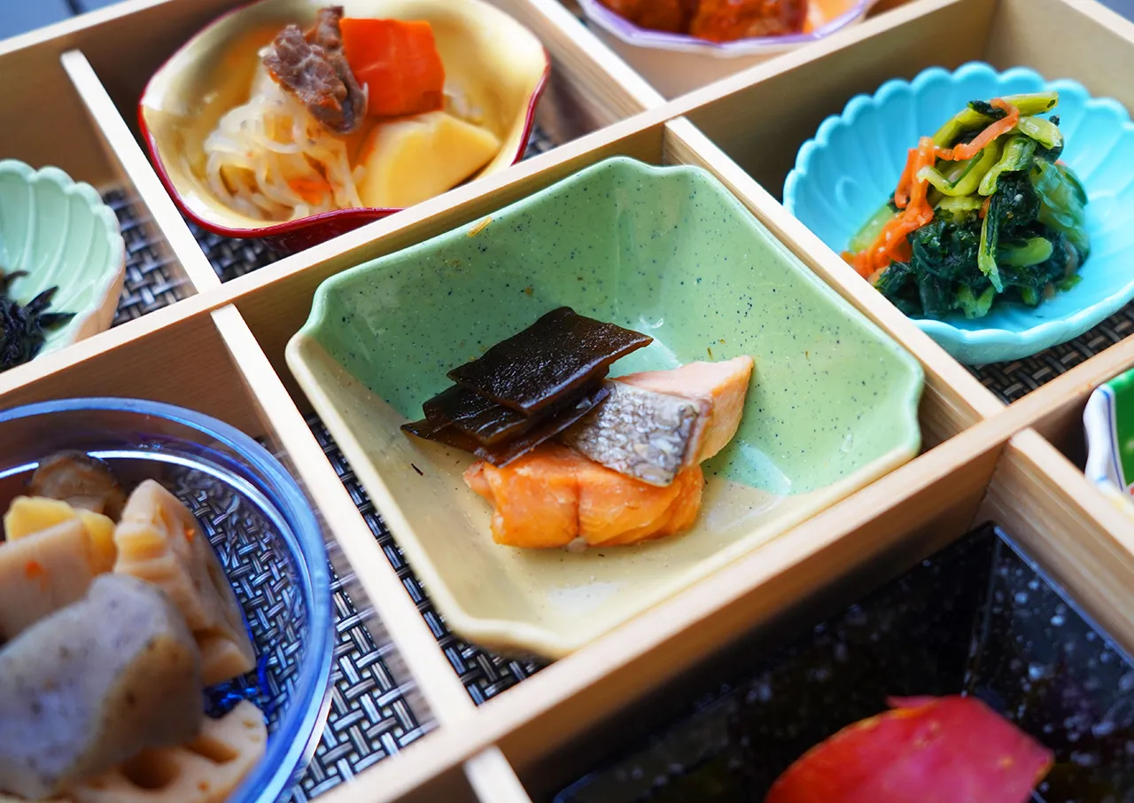 Breakfast / Japanese set meal with small side dishes