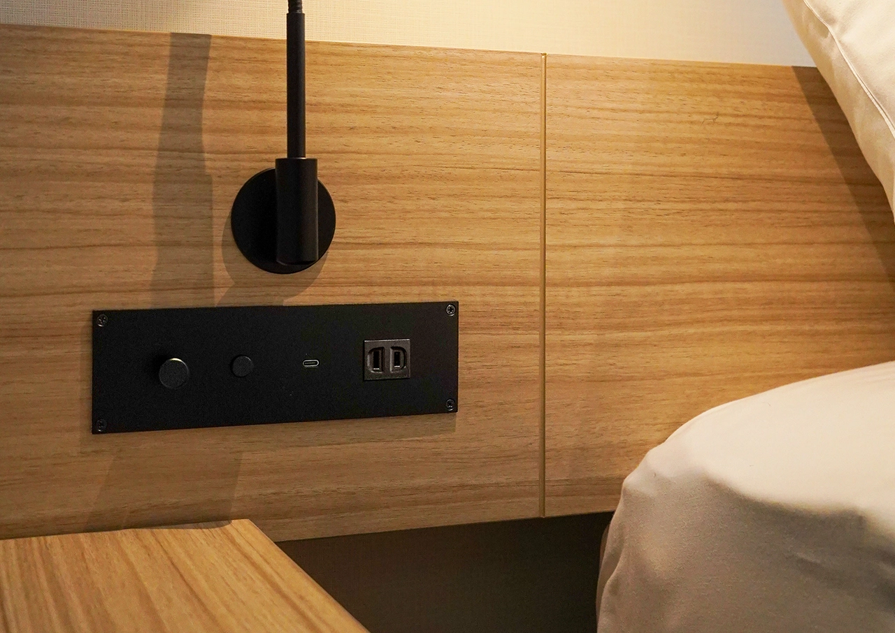 Bedside outlet