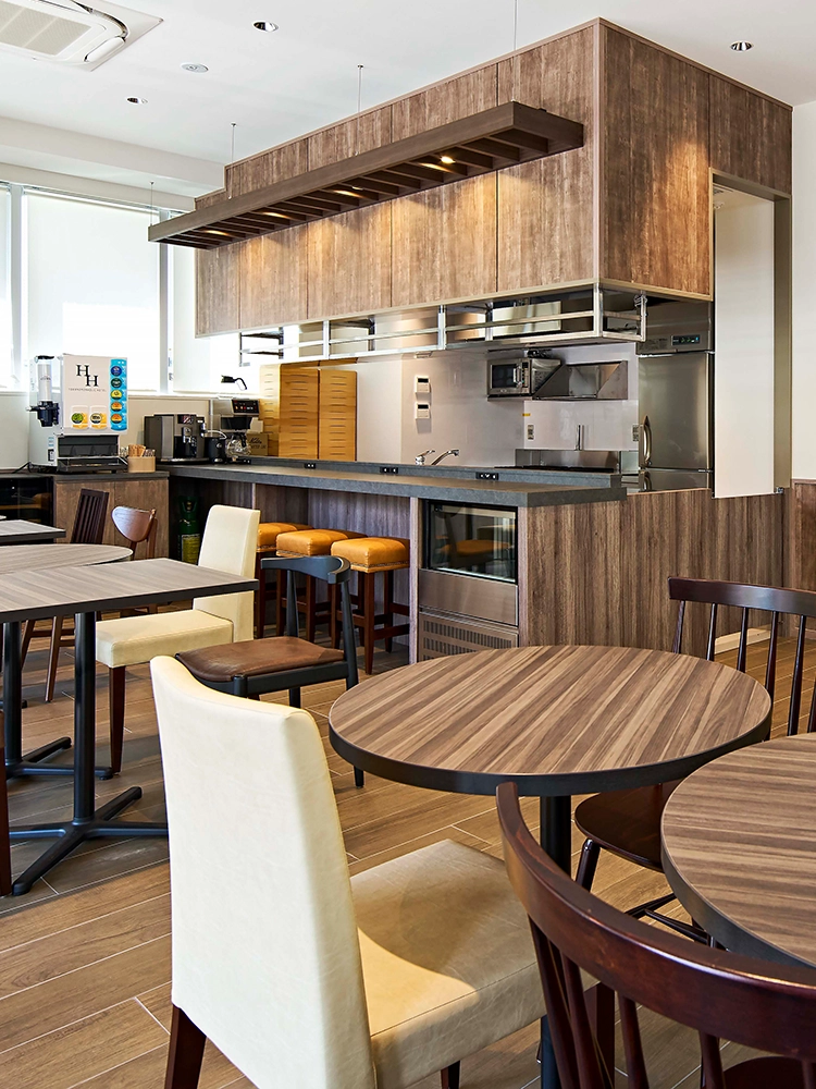 Cafe & Bar